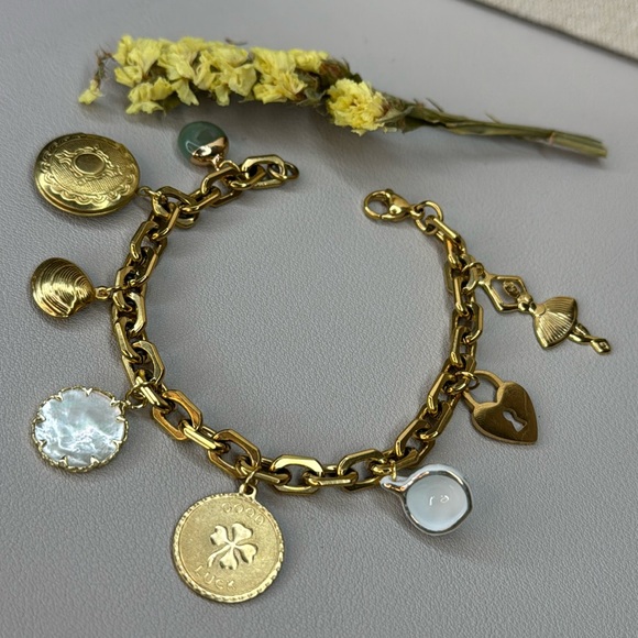 FULLY LOADED Gorgeous stainless steel chunky charm bracelet 18k gold plated - Picture 1 of 6